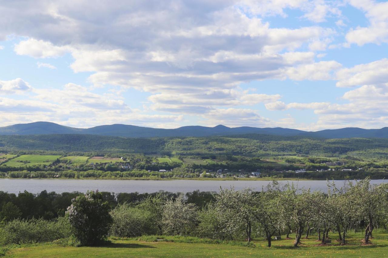 Domaine Steinbach Cidrerie B&B Distillerie Saint-Pierre-de-l'Ile-d'Orleans Ngoại thất bức ảnh