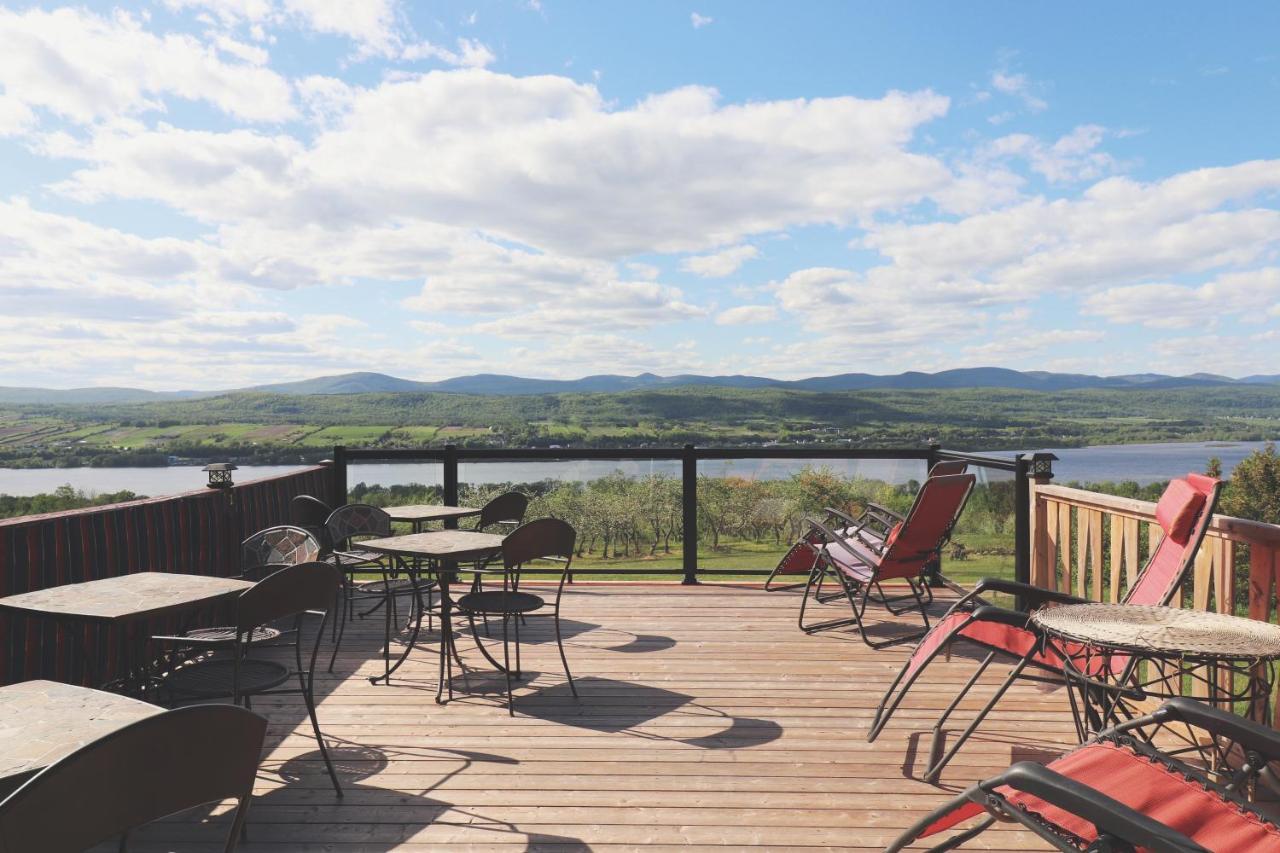 Domaine Steinbach Cidrerie B&B Distillerie Saint-Pierre-de-l'Ile-d'Orleans Ngoại thất bức ảnh